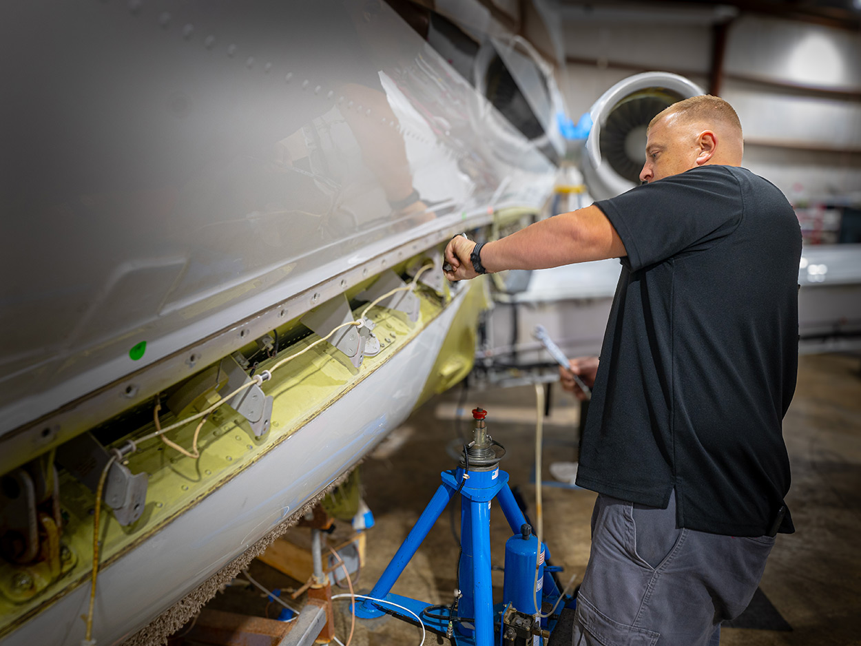 Plane Place Aviation hangar operations
